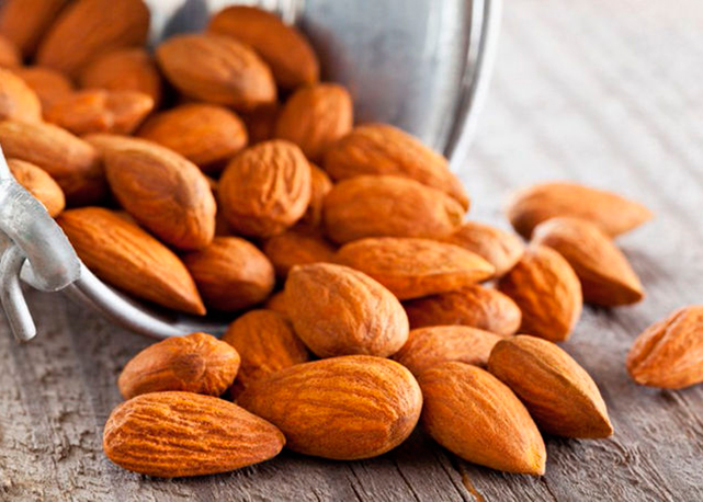 Amêndoas são ricas em vitamina E e magnésio - Foto: reprodução