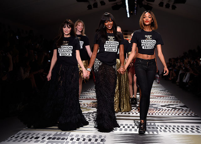 Na passarela, da esquerda para a direita: Annabelle Neilson, Naomi Campbell e Jourdan Dunn - Foto: Getty Images