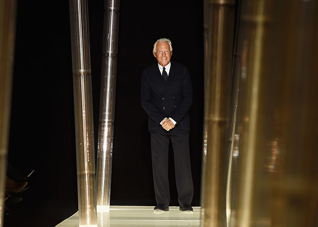 Giorgio Armani ao final de desfile da sua linha Privé, em Paris, em janeiro de 2015 - Foto: Getty Images