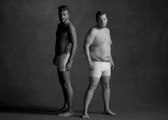 O apresentador James  Corden não se intimidou ao lado do ator e amigo, David Beckham - Foto: reprodução