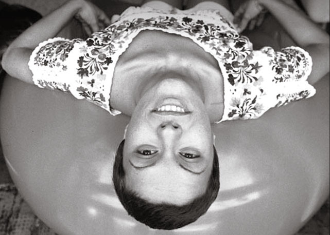 Equilibrista: reprodução da foto de capa da nova biografia de Elis Regina - Foto: Harper´s Bazaar