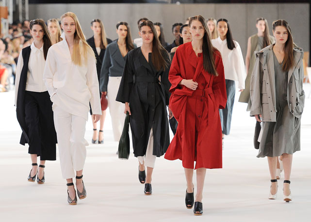 Desfile da coleção de verão 2015 da Lemaire, em setembro de 2014, na semana de moda de Paris - Foto: Getty Images