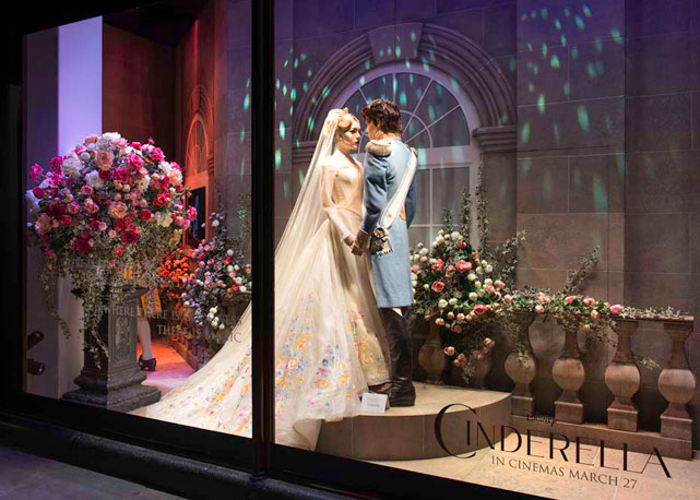 A cena do casamento de Cinderela com o príncipe - Foto: reprodução