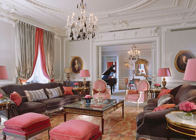 Um dos comôdos da suíte Royal do hotel Plaza Athéné - Foto: reprodução