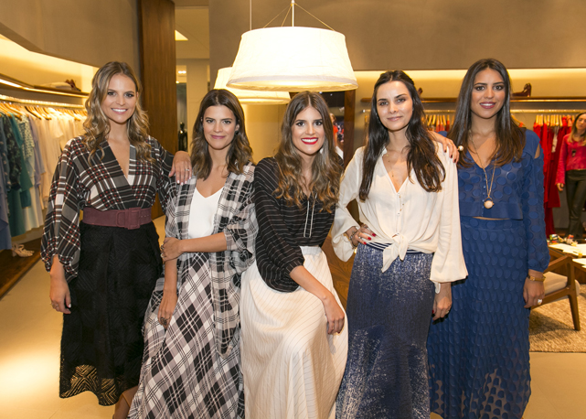Fernanda, Carolina e Mariana Cassou, Cris Barros e Amanda Cassou - Foto: Divulgação
