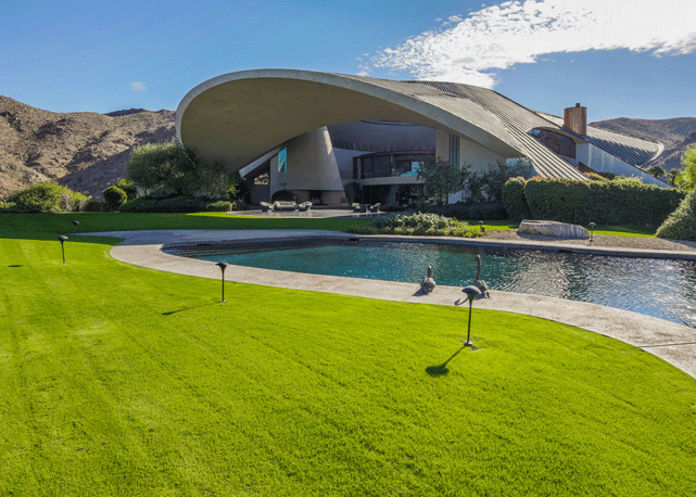 Fachada da casa de Bob e Dolores, em Palm Springs. O futuro chegou... Foto: divulgação