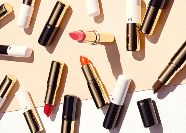 Batons. Quem quer? A marca terá mais de 700 produtos de beauté nas lojas. Foto: divulgação