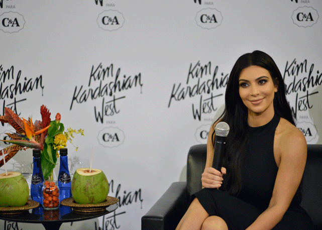 Kim Kardashian durante coletiva de imprensa @ Iguatemi SP! Foto: Lu Prezia e João Sal