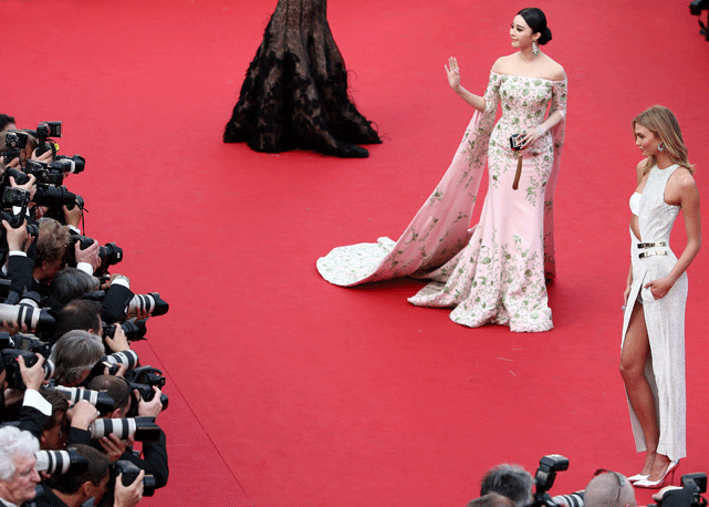 Fan Bing Bing e Karlie Kloss no primeiro red carpet do Festival de Cannes 2015. Foto: Getty Images