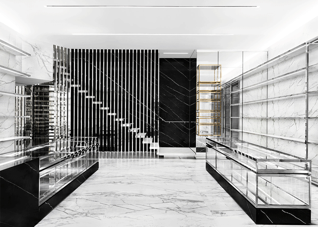 Interior de uma das lojas da Saint Laurent sob direção criativa de Hedi Slimane. Será que ele vem? Foto: reprodução