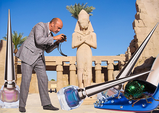 Outra foto da campanha da Scarabée Collection - Louboutin visita prédios históricos do Cairo. Fun! Foto: divulgação