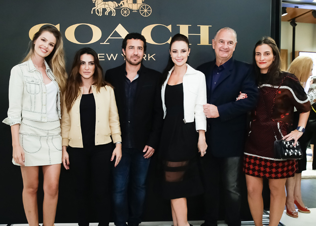 Yasmin Brunet, Cleo Pires, Fabricio Luzzi, Paola Oliveira, Augusto Ernani e Marcela Luzzi - Foto: Miguel Sá/divulgação
