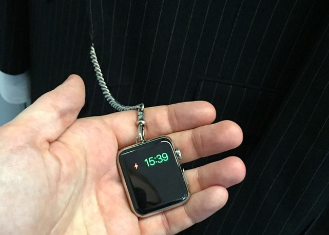 O pocket watch personalizado pelo designer - Foto: reprodução