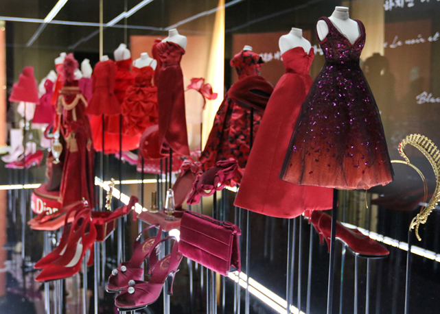 Um zoom na exposição da Dior em Seul - Foto: reprodução