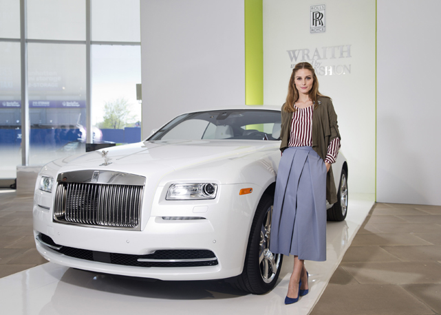 "Olivia Palermo é uma grande amiga da marca. Ela gosta de design de carros tanto quanto gosta de moda. E, quando descobriu que estávamos fazendo o Wraith-Inspired by Fashion, quis conferir pessoalmente o resultado", conta Michelle - Foto: divulgação