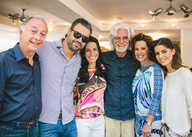 Família Talento com Bernanrdo Paz de azul marinho ao centro- Foto:Luiza Ferraz/divulgação  