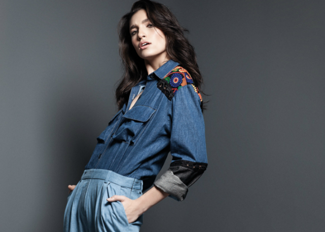 No ano em que celebra 20 anos, a marca vai além do jeans e camiseta - Foto: reprodução