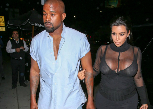 Kim, com o look transparente, e Kanye West chegam juntos para o aniversário de Kylie