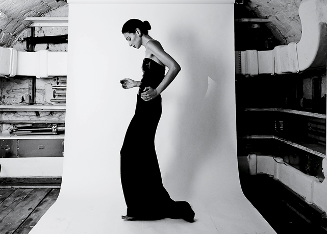 Amanda veste vestido Plein Sud e brincos ESHVI - Foto: Reprodução