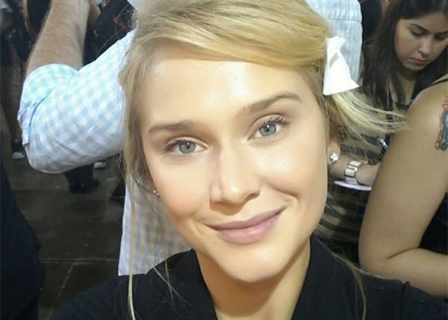 Celina Locks no backstage do SPFW - Foto: Helena Moro