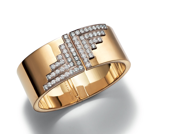 Diamond Hinged Bracelet - Pulseira de 18k com diamantes e motivo gráfico, do Blue Book de 1973, que conquistou os formadores de opinião da época - Foto: divulgação