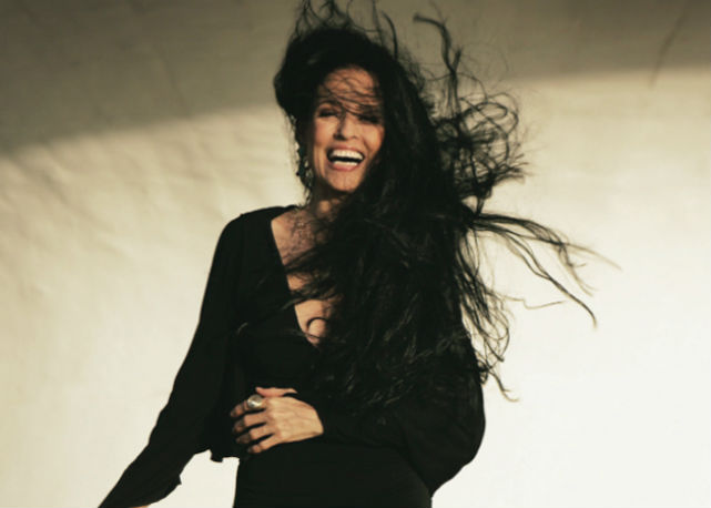 Sonia Braga no Museu de Arte Contemporânea de Niterói - Foto: Marizilda Cruppe