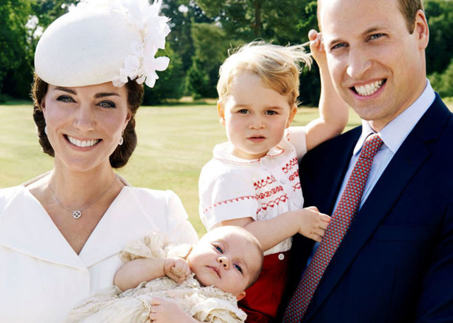 Kate Middleton com a Princesa Charlotte, e Príncipe William com Príncipe George - Foto: reprodução