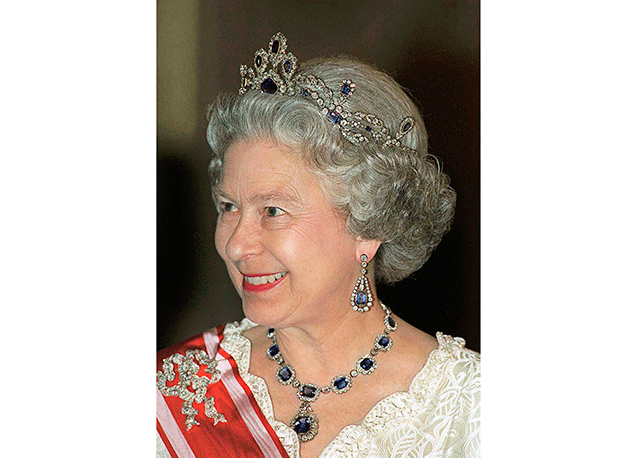 A tiara de safira da rainha - Foto: reprodução