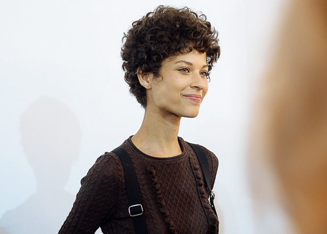 A top Ari Westohal - Fotos: reprodução/Bazaar