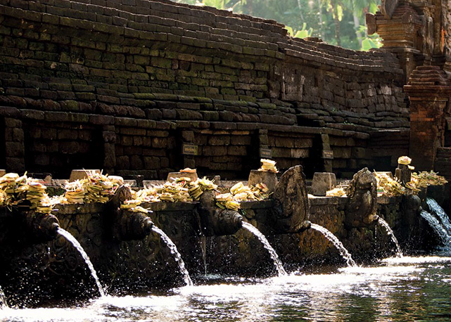 Fontes naturais no templo Tirta Empul - Foto: Acervo pessoal