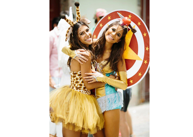 A girafa bailarina e a fantasia "olha a faca"- Foto - divulgação
