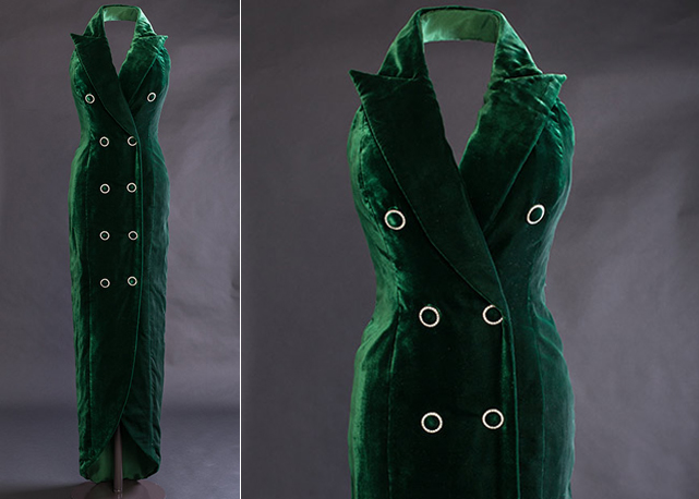 O vestido envelope em veludo verde, da estilista Catherine Walker - Foto: reprodução