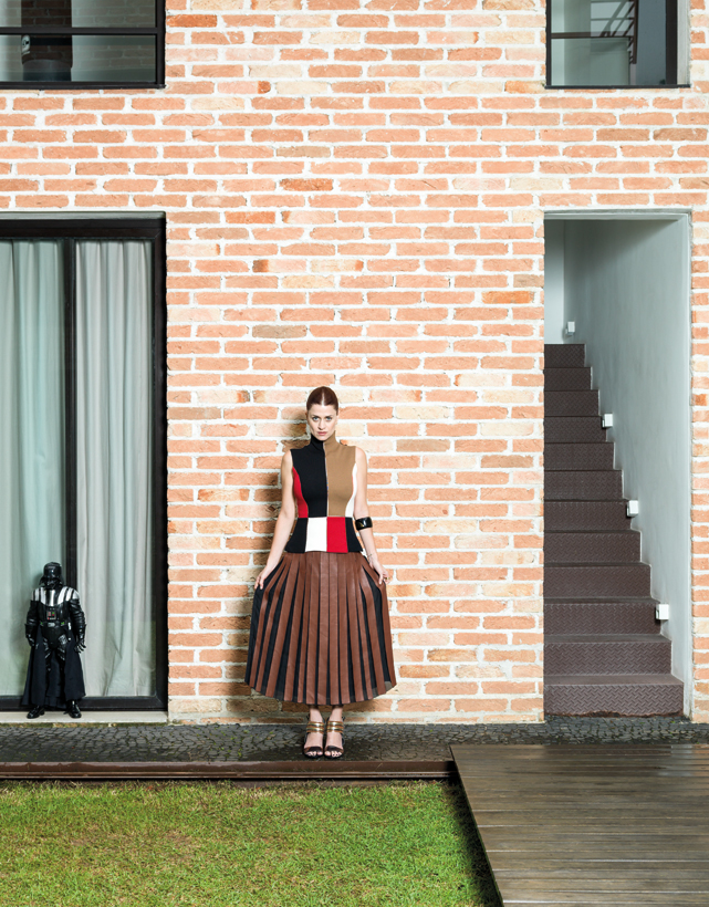 Blusa, saia e sapatos, tudo Salvatore Ferragamo - Foto: Christian Maldonado