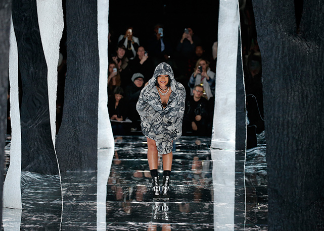 Rihanna no final da apresentação - Foto: Getty Images