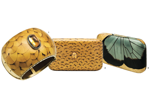 1. Pulseira de ouro, diamantes, citrino e madeira; 2. Clutch de ouro, citrino e madeira; 3. Clutch de ouro, diamantes e madeira - Fotos: reprodução