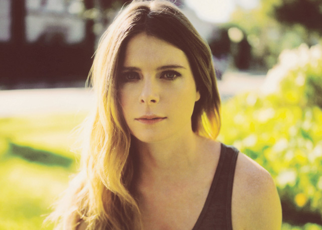 A jovem Emma Cline, cujo primeiro livro já vai virar filme - Foto: divulgação