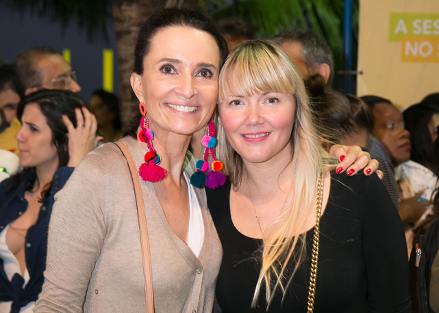 Andréa Natal, diretora do Belmond Copacabana Palace, e a artista islandesa, Kristjana Williams - Foto: divulgação