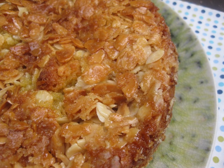 Bolo low carb de amêndoas - Ovos Mantiqueira