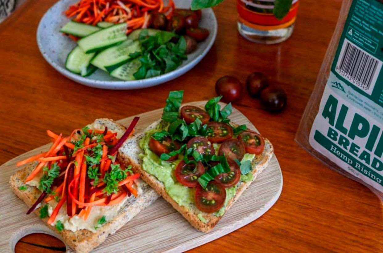 O Alpine Breads, que produz pães de forma que têm a maconha como base, também sugere receitas naturebas - Foto: Reprodução/Instagram