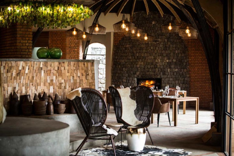 Bar e restaurante do Bisate Lodge - Foto: Divulgação