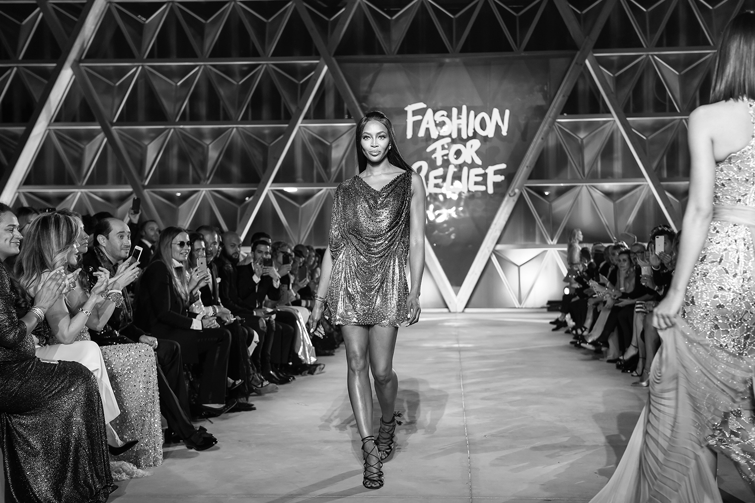 Naomi Campbell na passarela da edição 2017 do Fashion for Relief - Foto: Getty Images
