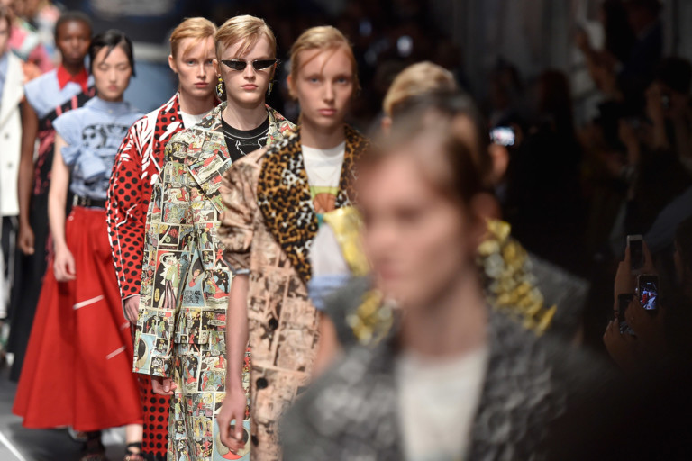 Histórias em quadrinho são estrelas do verão da Prada - Foto: Getty Images
