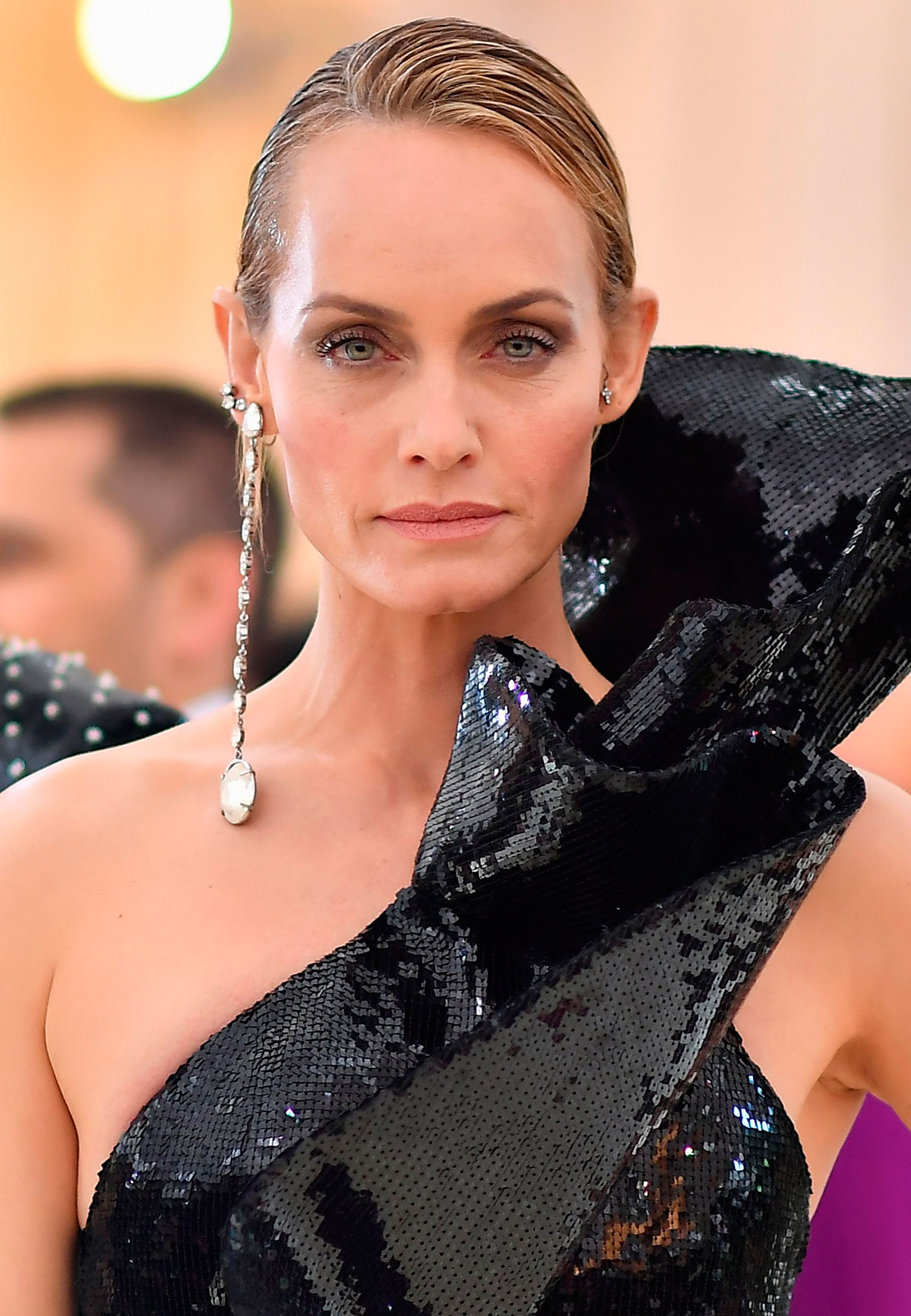 Amber Valletta com brincos Anita Ko - Foto: Reprodução/Bazaar US