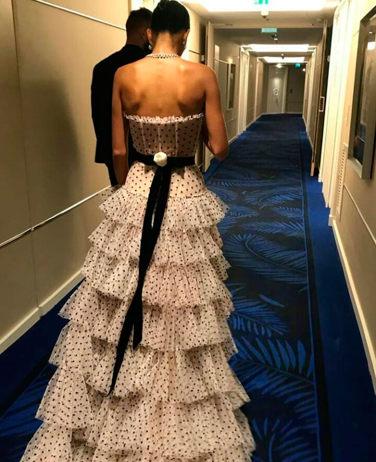 Bruna Marquezine deixa hotel em Cannes para o tapete vermelho do festival de cinema - Foto: Reprodução/Instagram