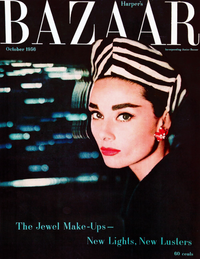 Audrey Hepburn para Richard Avedon na capa da Harper's Bazaar USA, Outubro de 1956