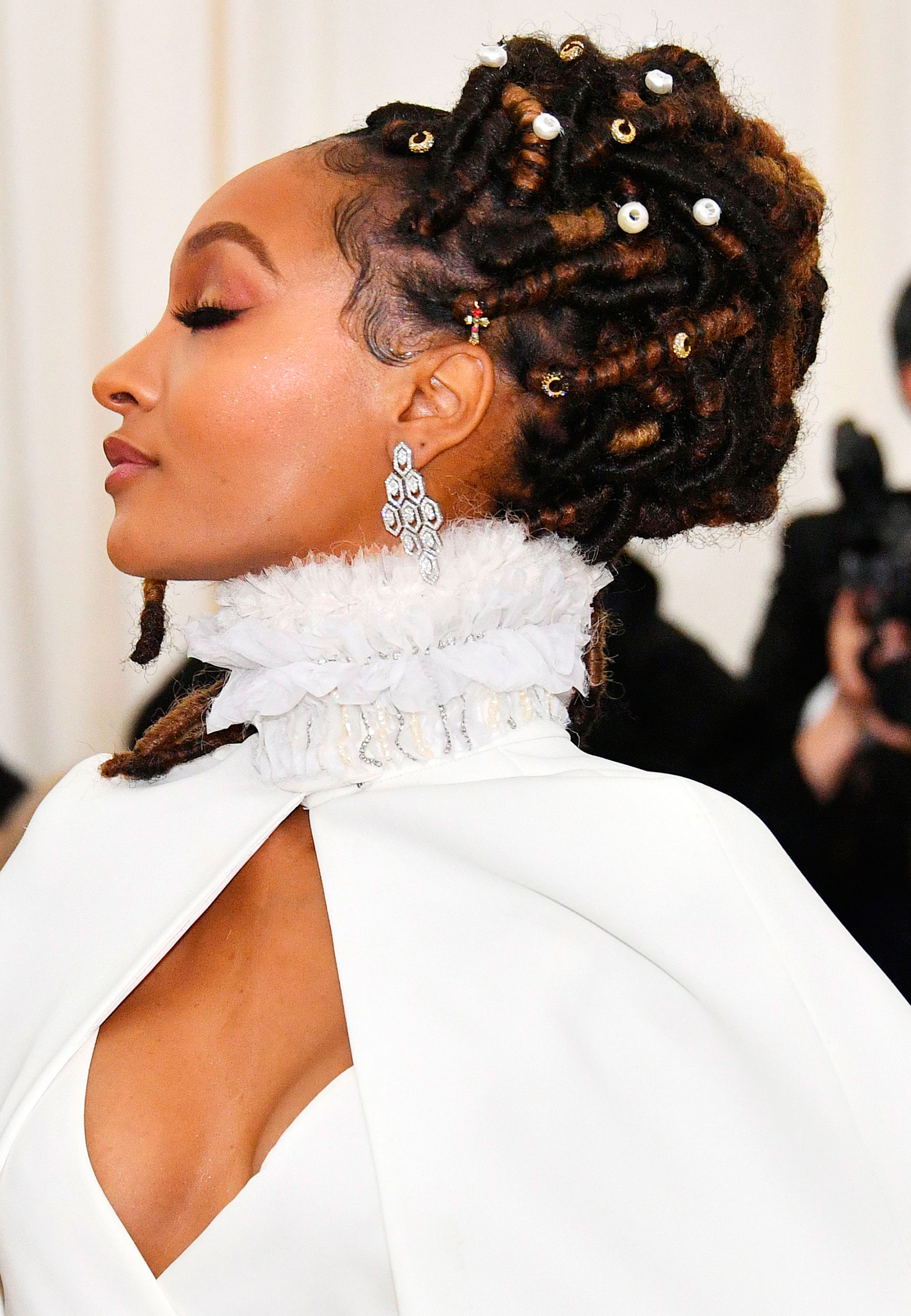 Jourdan Dunn com brincos Bulgari - Foto: Reprodução/Bazaar US