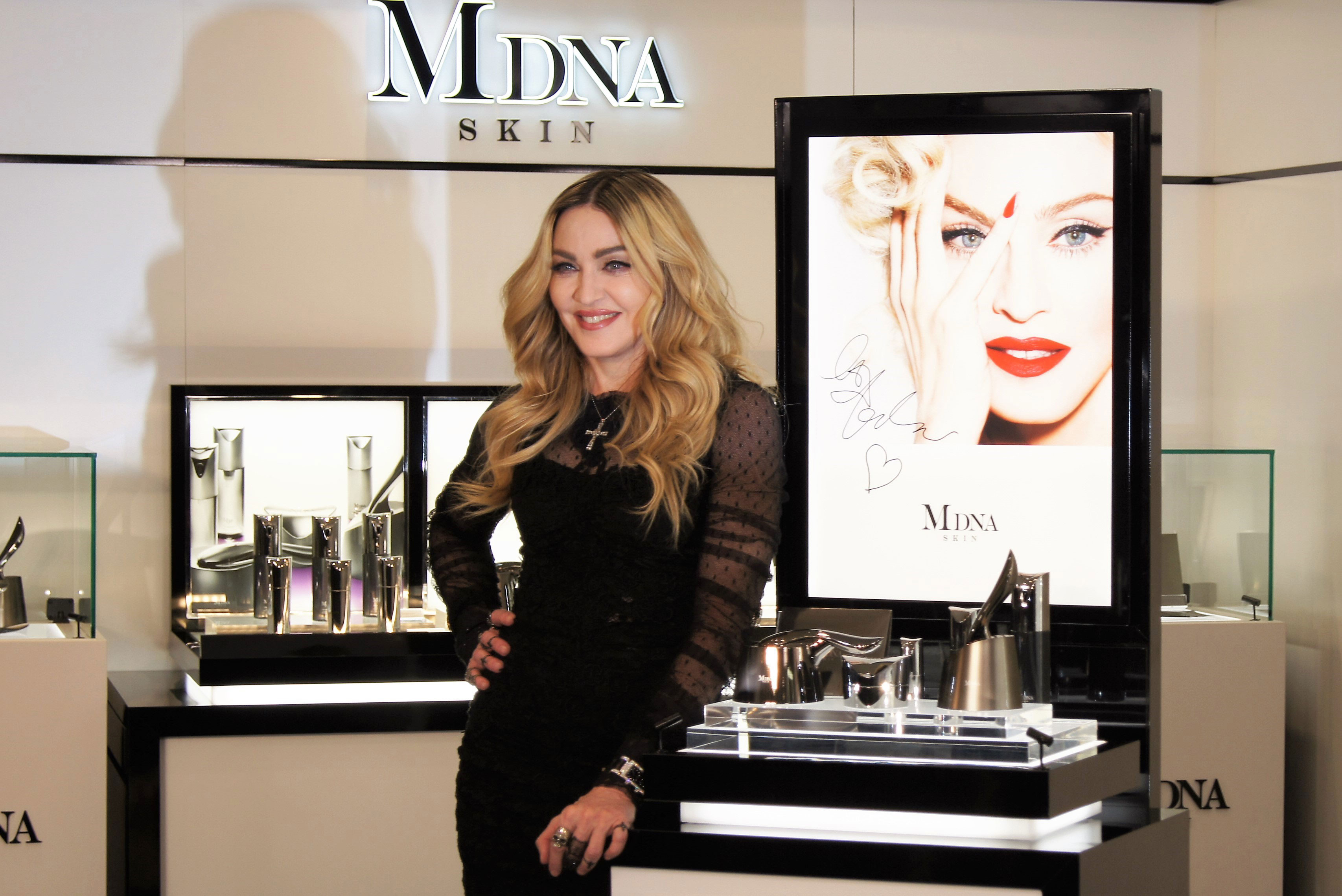 Madonna em um dos lançamentos da MDNA Skin - Foto: Divulgação