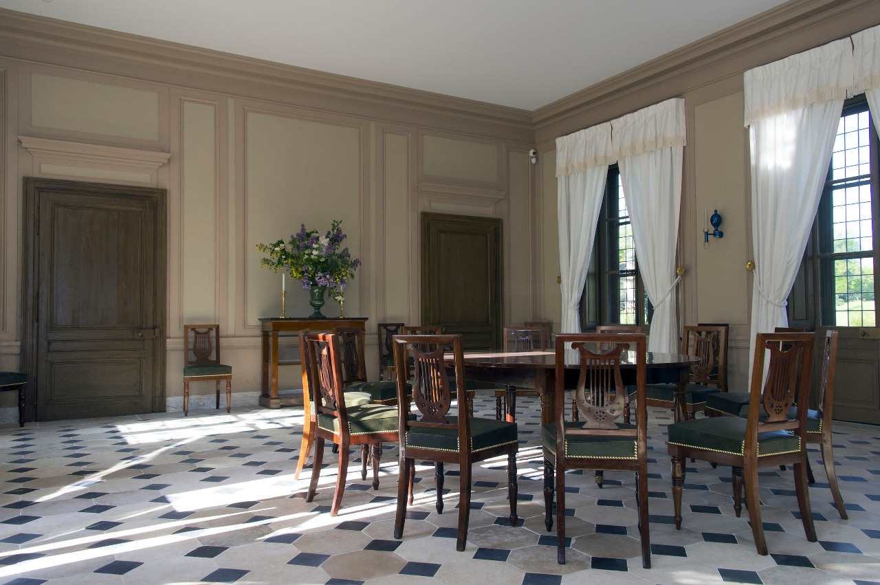 Ambiente interno da Maison de la Reine, no Palácio de Versalhes, França. Foto: Foto: Reprodução/wwd.com