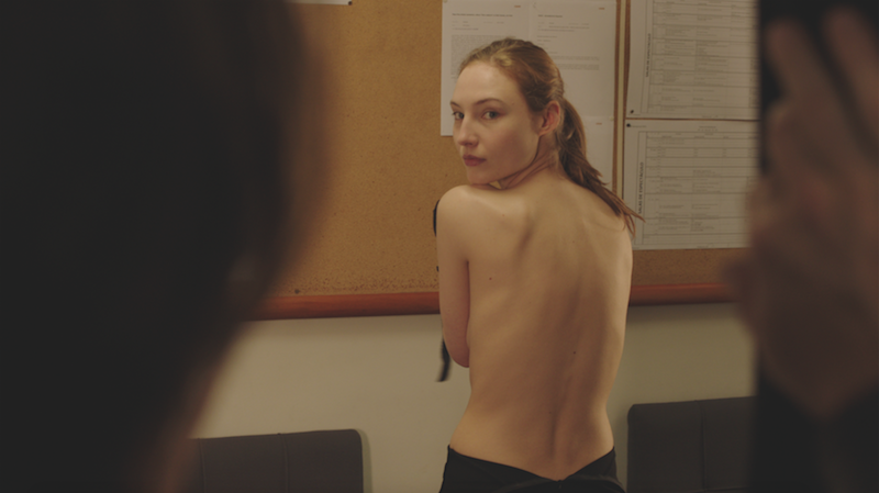 Julia Roy em cena do longa Até Nunca Mais (2017) - Foto: Divulgação/Alfama Films