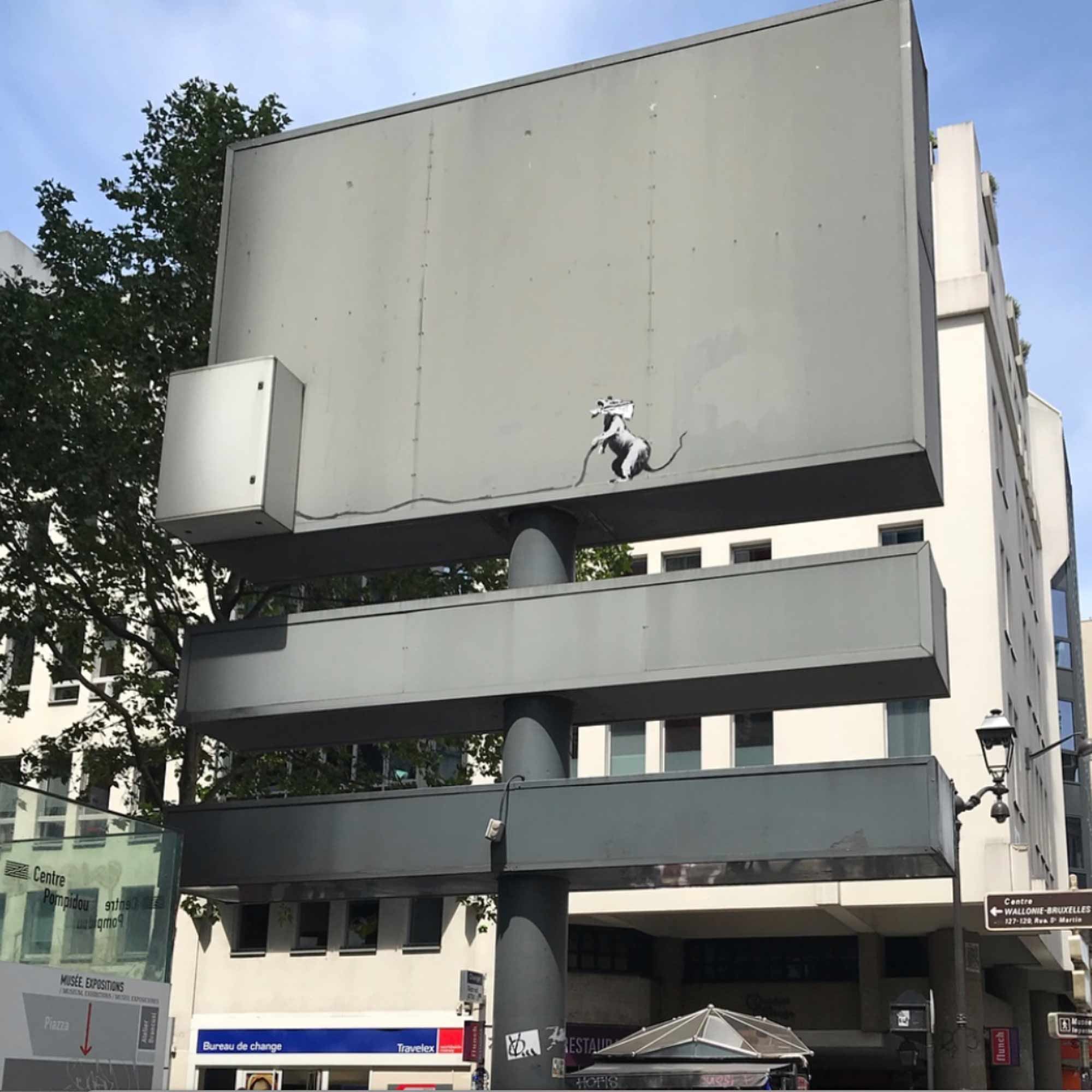 Grafite em rua de Paris, França, atribuído ao artista anônimo Banksy - Foto: Reprodução/Instagram